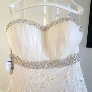 Beautiful ivory colour wedding dress size 38 or 6